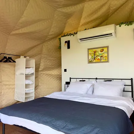 Geo Dome With Private Bathroom, E-scooters & Mountain Views * Radovtsi