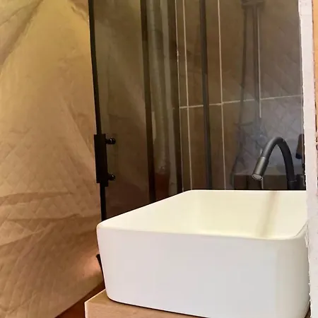 Geo Dome With Private Bathroom, E-scooters & Mountain Views Tente de luxe