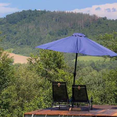Geo Dome With Private Bathroom, E-scooters & Mountain Views Tente de luxe Radovtsi