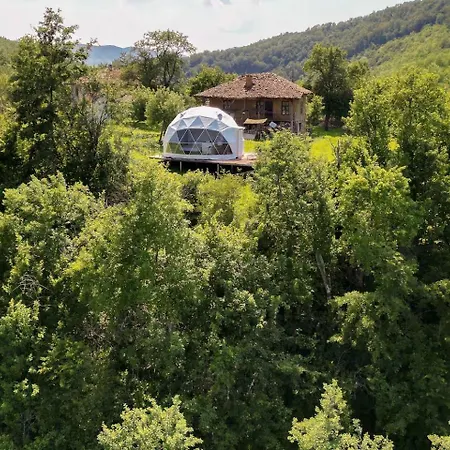 Tente de luxe Geo Dome With Private Bathroom, E-scooters & Mountain Views Radovtsi