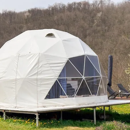 Geo Dome With Private Bathroom, E-scooters & Mountain Views خيمة فخمة