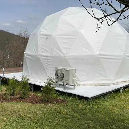 Campismo de Luxo Geo Dome With Private Bathroom, E-scooters & Mountain Views Radovtsi